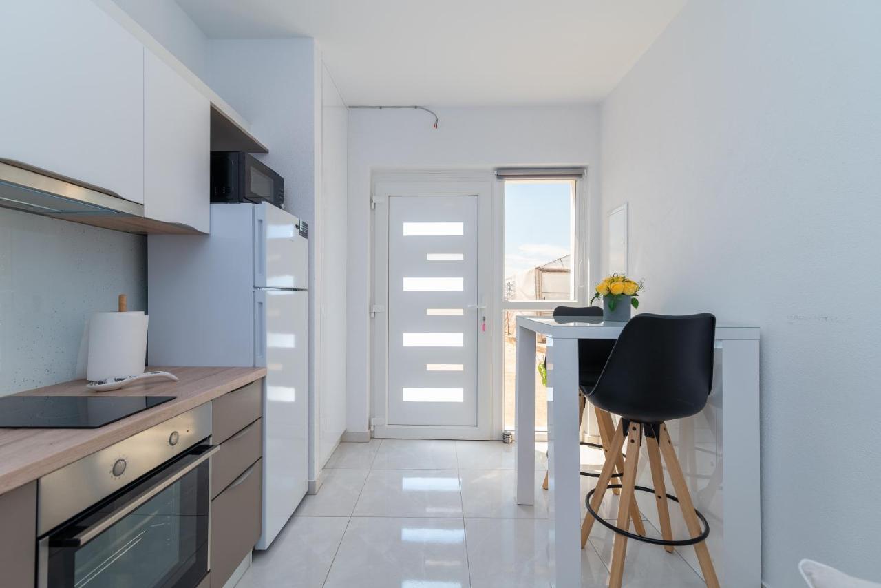 Apartment Leo Трогир Екстериор снимка