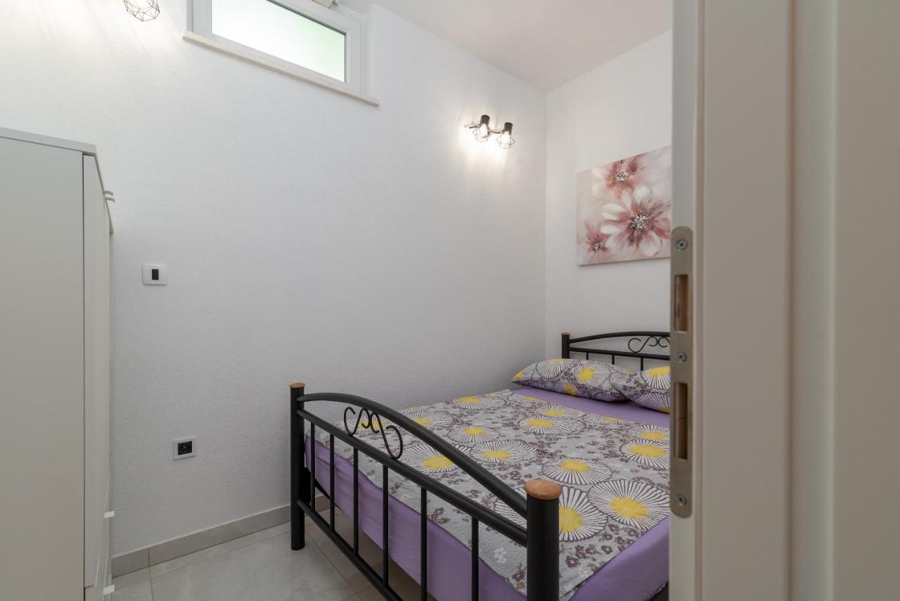 Apartment Leo Трогир Екстериор снимка