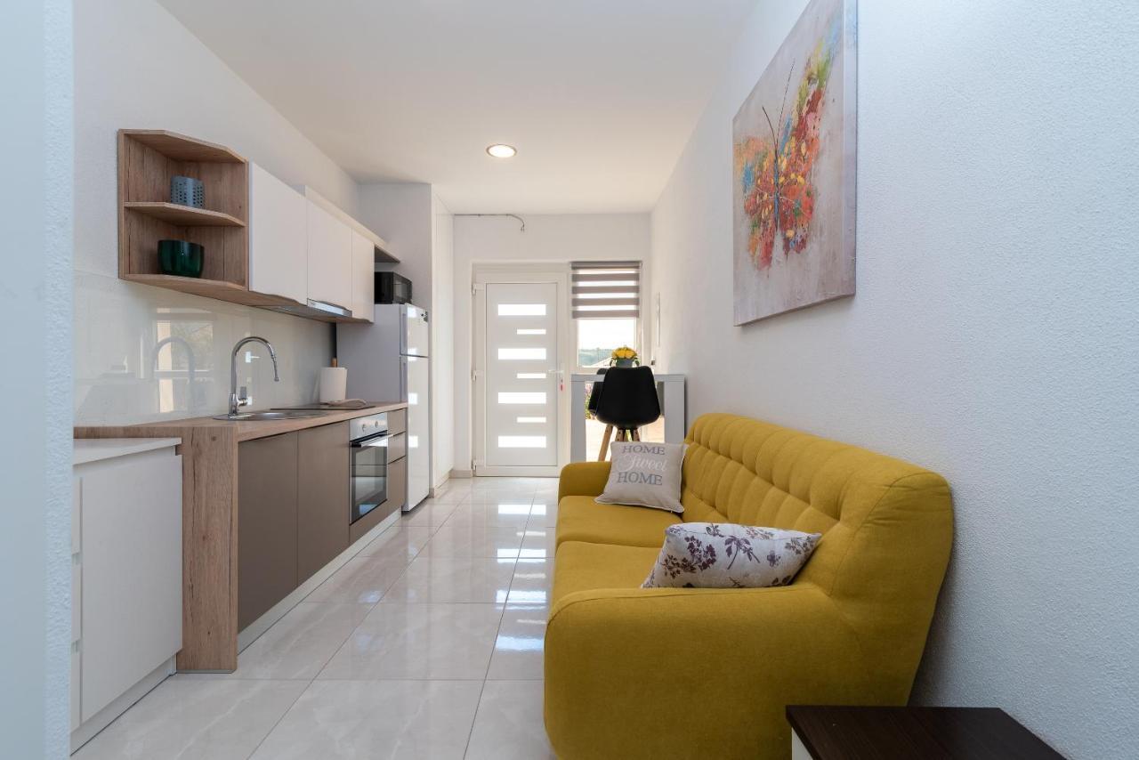 Apartment Leo Трогир Екстериор снимка